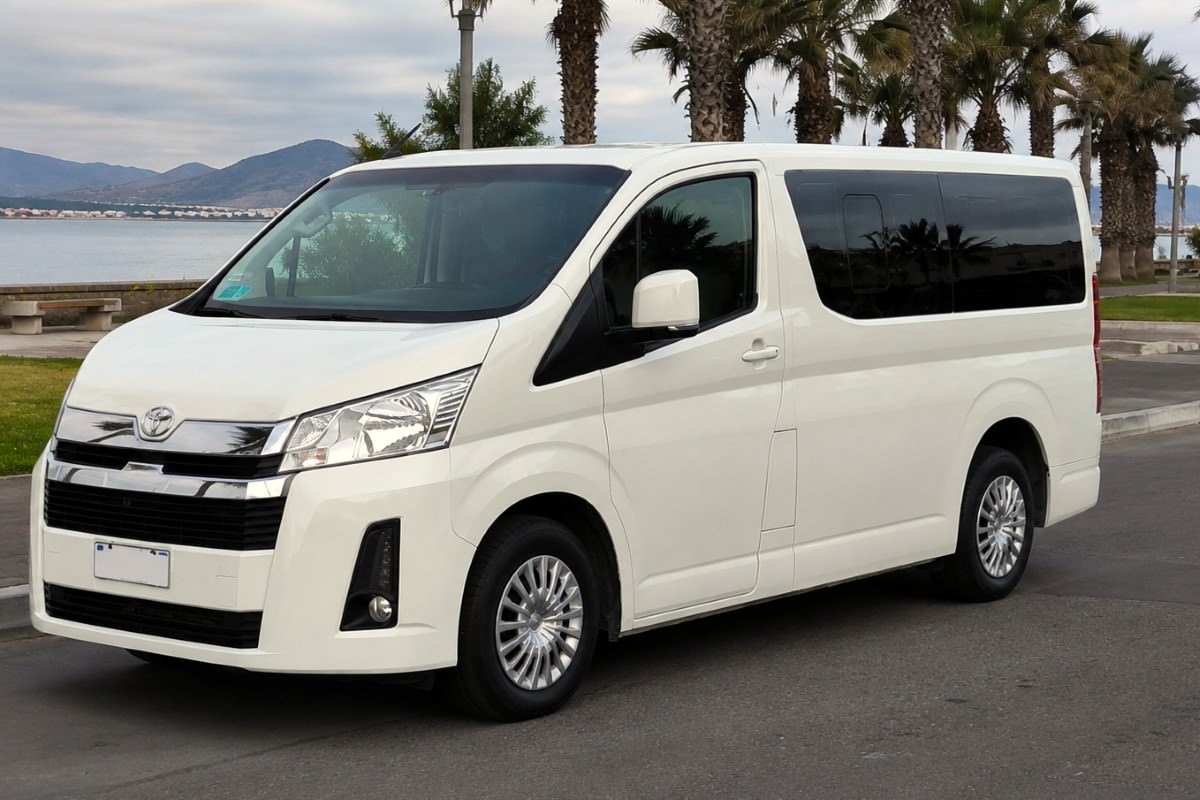 toyota-hiace-gl-turismo-12-pasajeros
